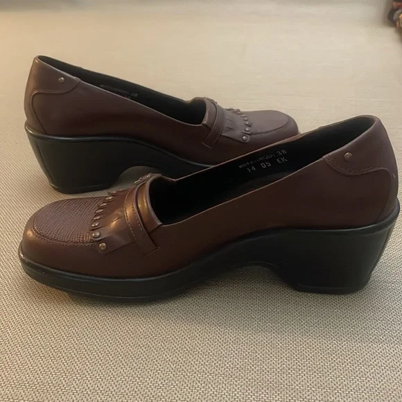 Dansko Brown Leather Kilted Tassel Loafers Size 38 - Picture 13 of 14